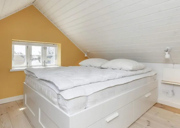 4 Person In Nysted-by Traum * Nysted