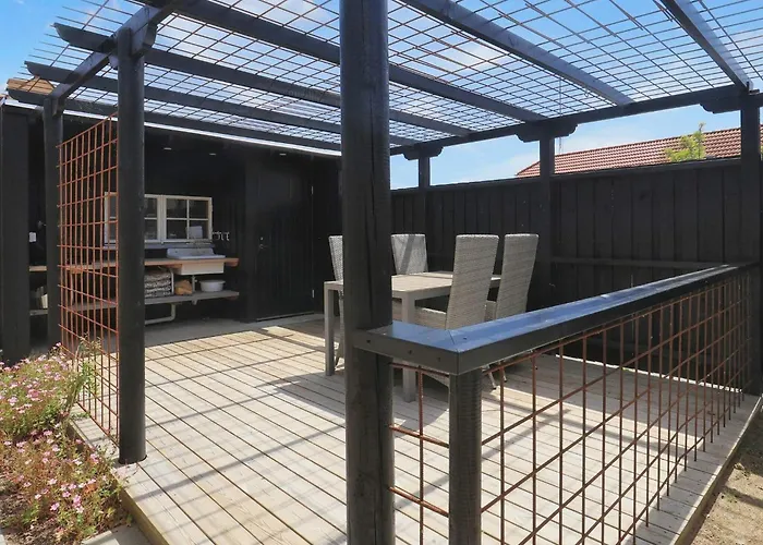 4 Person In Nysted-by Traum * Nysted