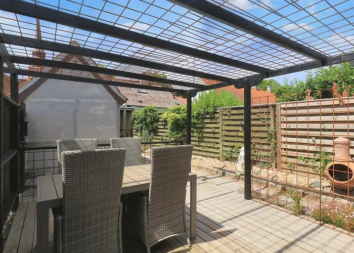 4 Person In Nysted-by Traum